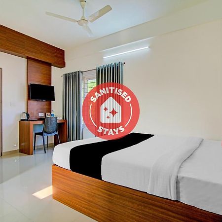 Hôtel Vaccinated Staff- Capital O 74715 Phoenix Holidays à Kochi Extérieur photo