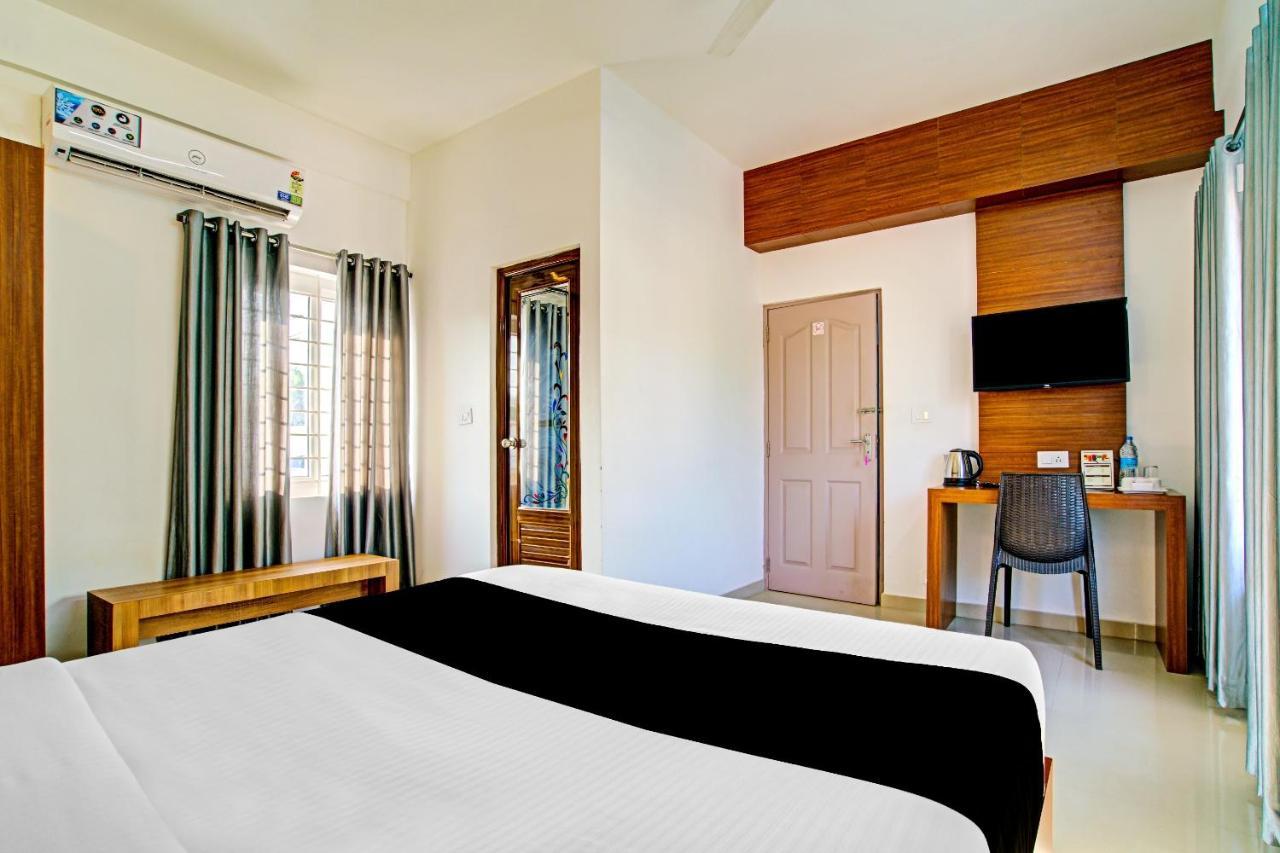 Hôtel Vaccinated Staff- Capital O 74715 Phoenix Holidays à Kochi Extérieur photo