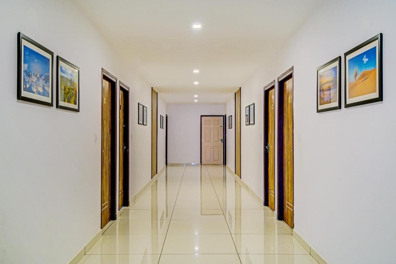 Hôtel Vaccinated Staff- Capital O 74715 Phoenix Holidays à Kochi Extérieur photo