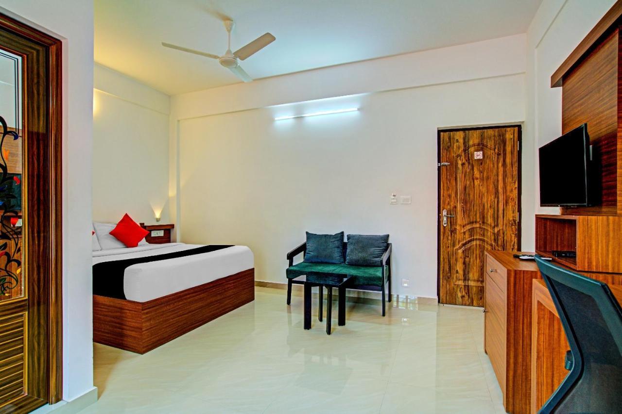 Hôtel Vaccinated Staff- Capital O 74715 Phoenix Holidays à Kochi Extérieur photo