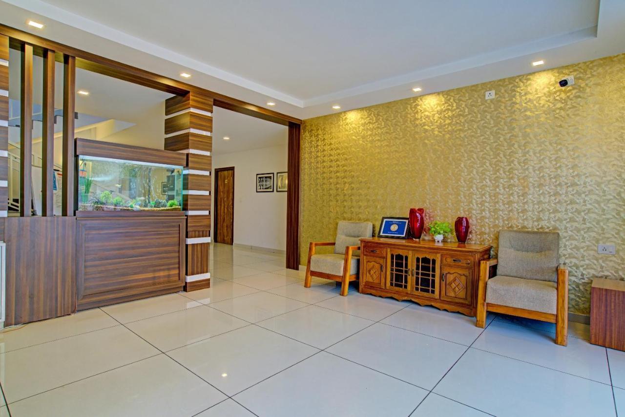 Hôtel Vaccinated Staff- Capital O 74715 Phoenix Holidays à Kochi Extérieur photo
