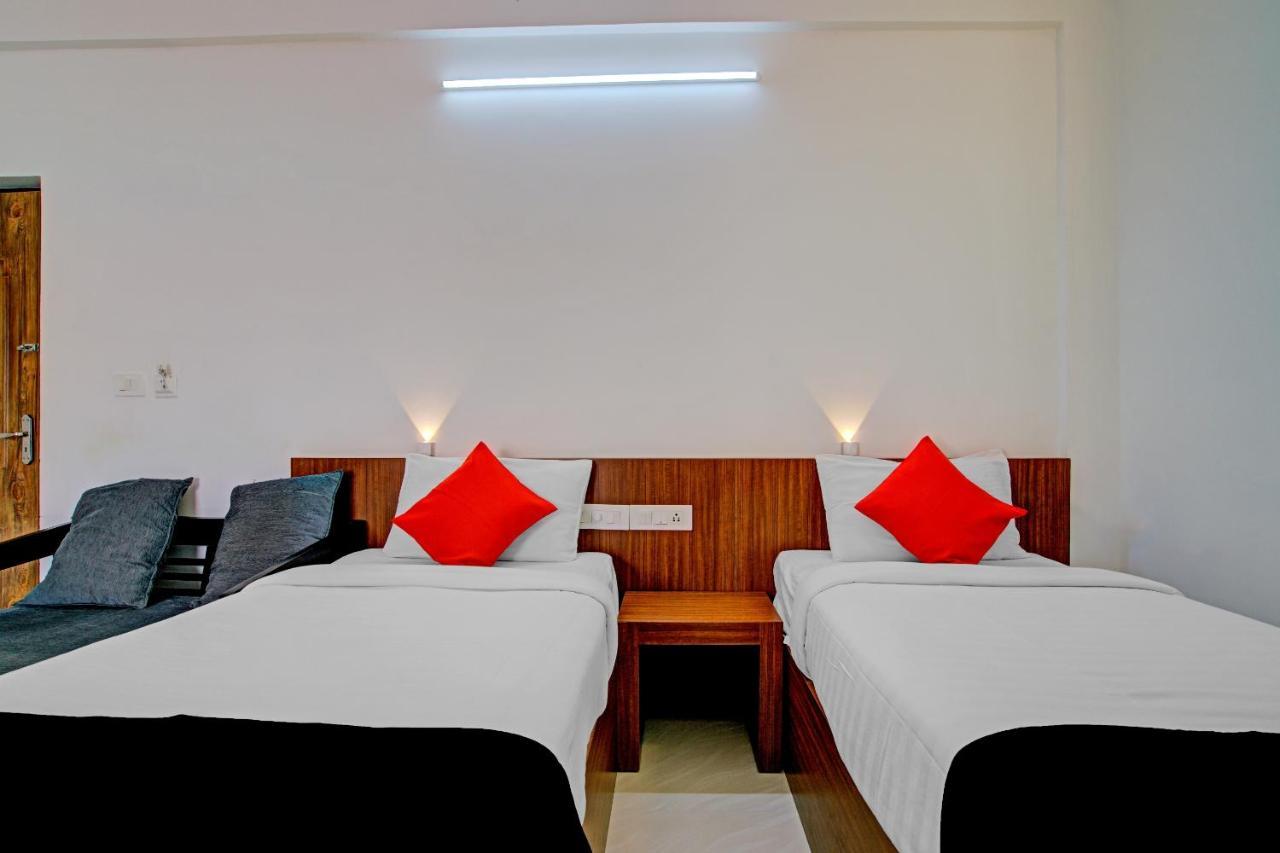 Hôtel Vaccinated Staff- Capital O 74715 Phoenix Holidays à Kochi Extérieur photo