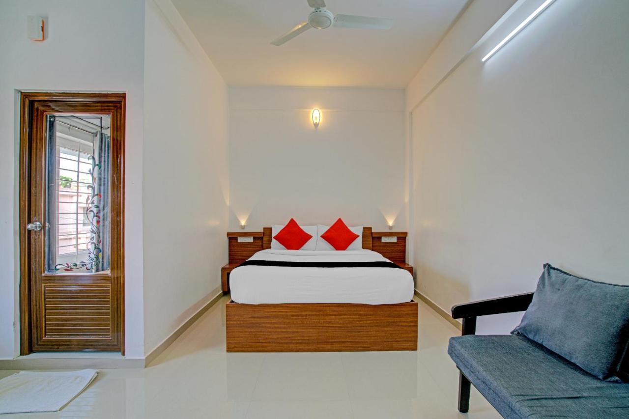 Hôtel Vaccinated Staff- Capital O 74715 Phoenix Holidays à Kochi Extérieur photo