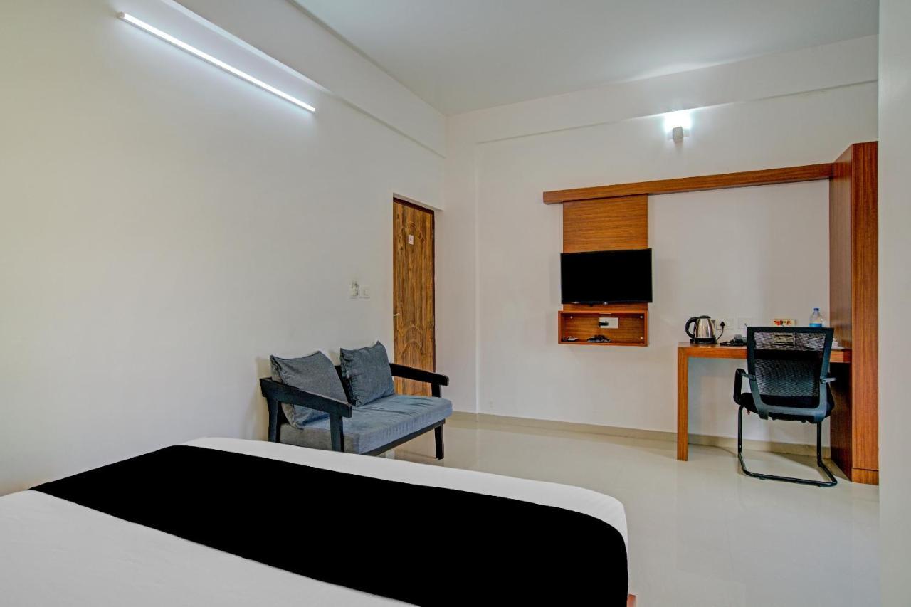 Hôtel Vaccinated Staff- Capital O 74715 Phoenix Holidays à Kochi Extérieur photo