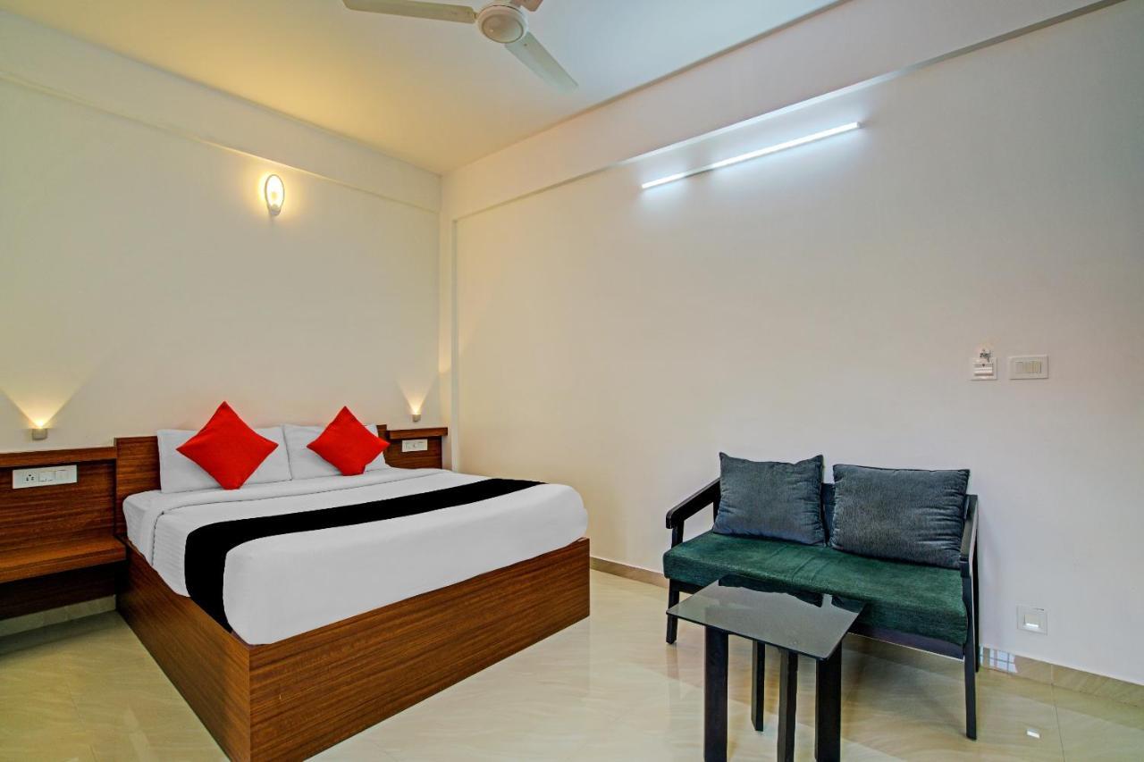 Hôtel Vaccinated Staff- Capital O 74715 Phoenix Holidays à Kochi Extérieur photo